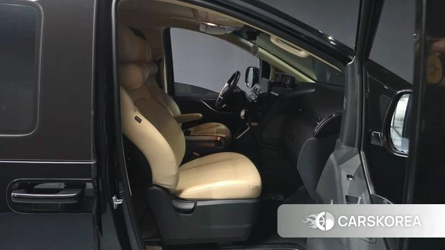 Hyundai Staria 2024 Черный из Кореи, фото 2