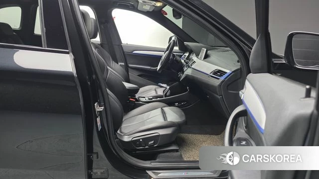 BMW X1 (F48) 2020 Черный из Кореи, фото 2