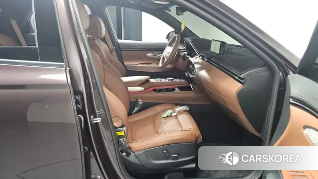 Genesis GV70 2023 Коричневый из Кореи, фото 2