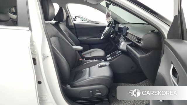 Hyundai Kona (SX2) 2023 Белый из Кореи, фото 2