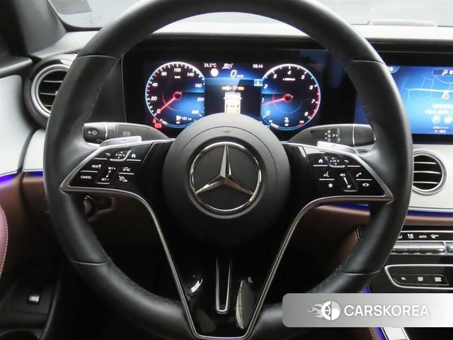 Mercedes-Benz E-Class W213 2021 Белый из Кореи, фото 2