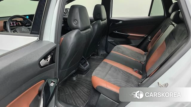Volkswagen ID.4 2023 Белый из Кореи, фото 2