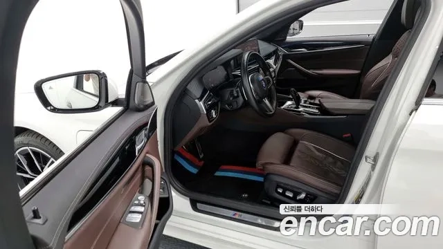 BMW 5 Series (G30) 2022 Белый из Кореи, фото 2