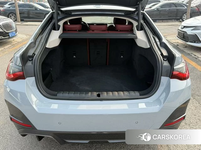 BMW i4 2023 Темно-серый из Китая, фото 2