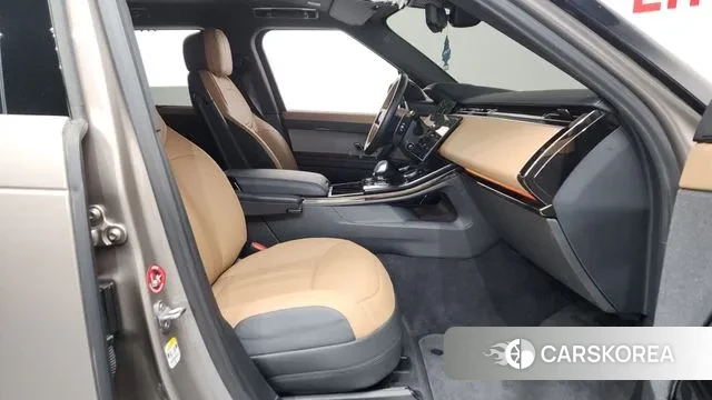 Land Rover Range Rover Sport 3rd Generation 2023 Песочный из Кореи, фото 2