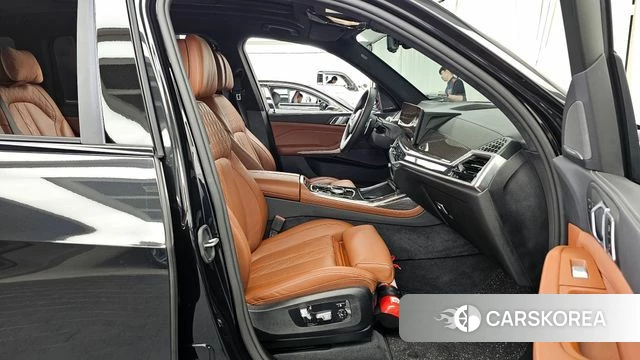 BMW X7 (G07) 2025 Черный из Кореи, фото 2