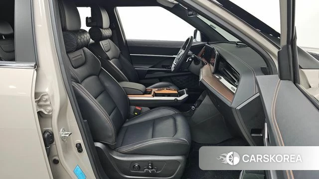 Ssangyong Torres EVX 2024 Жемчужный цвет из Кореи, фото 2