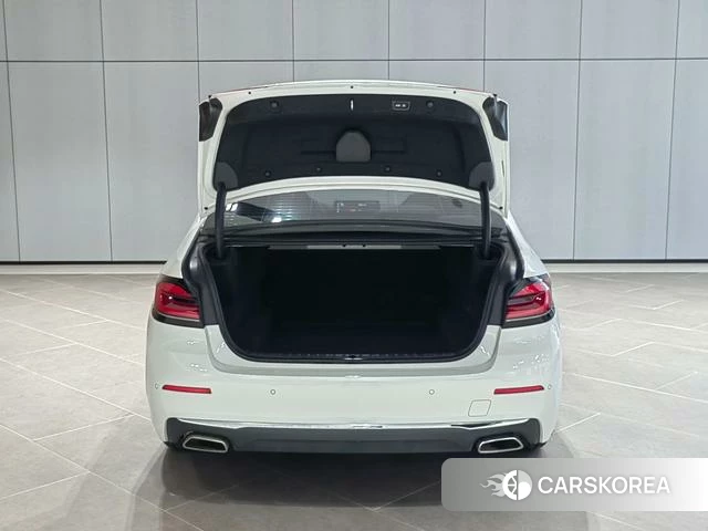 BMW 5 series 2023 Белый из Китая, фото 2
