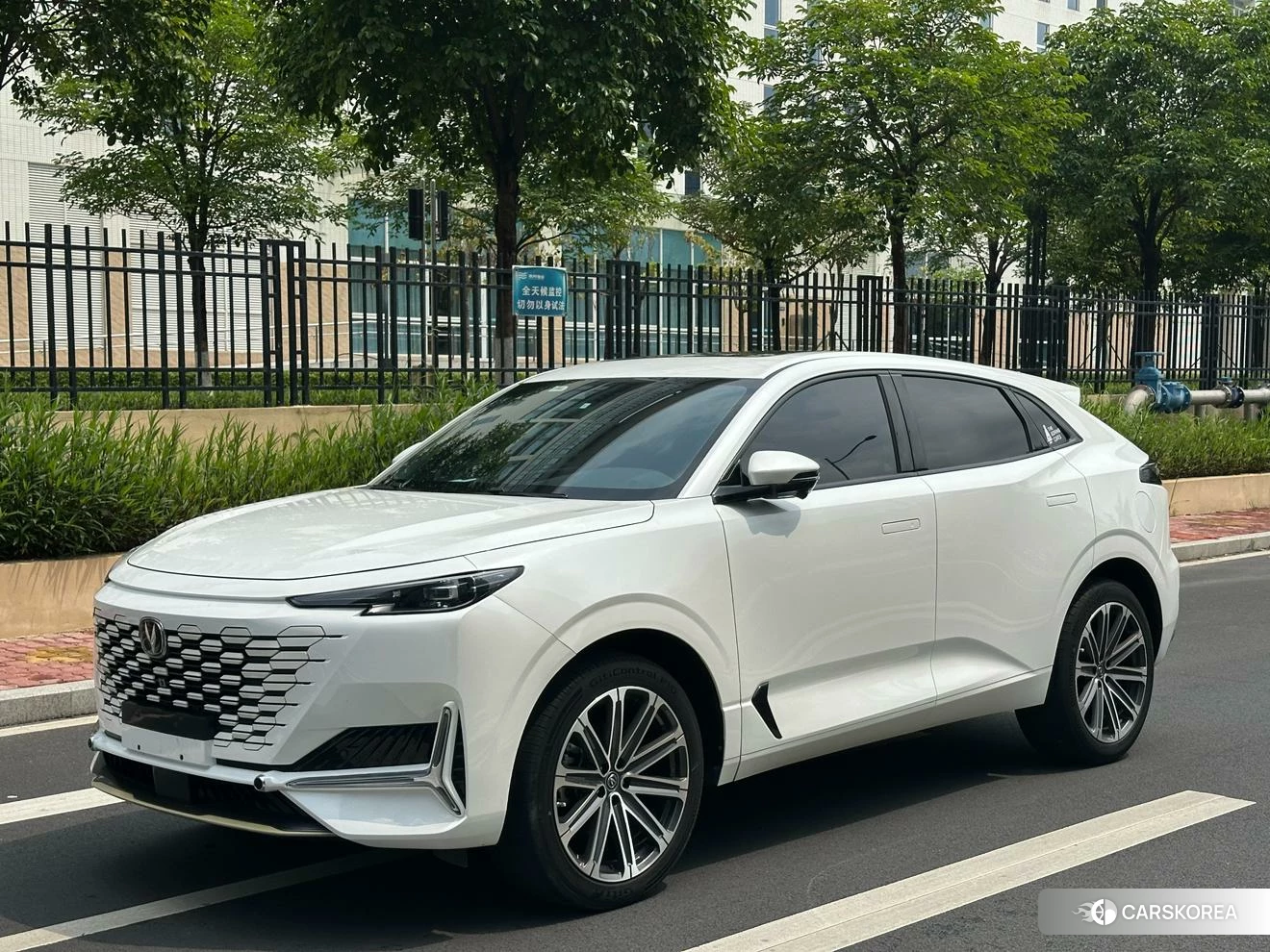 Chang'an UNI-K 2021 Белый из Китая, фото 2