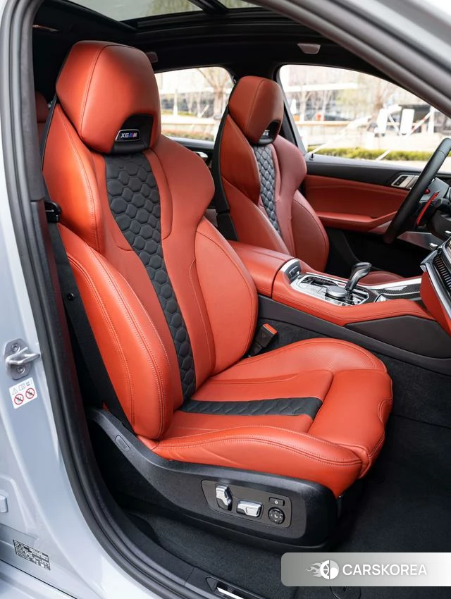 BMW X6 M 2023 Серебристо-серый из Китая, фото 2