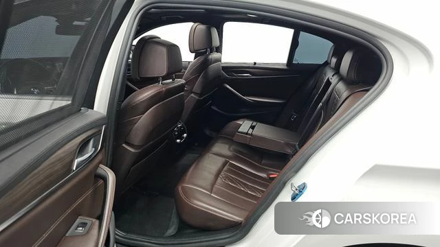 BMW 5 Series (G30) 2018 Белый из Кореи, фото 2