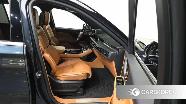 Lincoln Aviator 2nd generation 2022 Серый из Кореи, фото 2