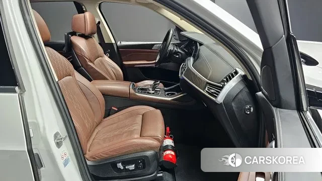 BMW X7 (G07) 2022 Белый из Кореи, фото 2