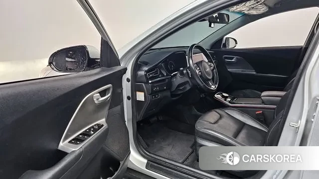 Kia Niro Plus 2022 Серебряный из Кореи, фото 2