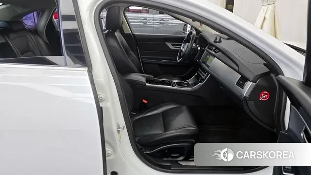 Jaguar XF (X260) 2018 Белый из Кореи, фото 2