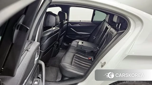 BMW 5 Series (G30) 2022 Белый из Кореи, фото 2