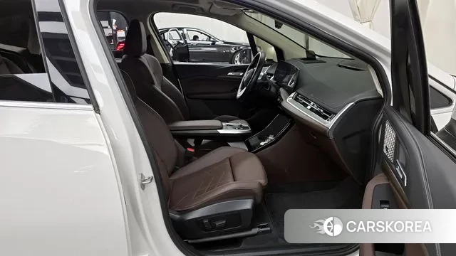 BMW 2 Series Active Tourer (U06) 2024 Белый из Кореи, фото 2