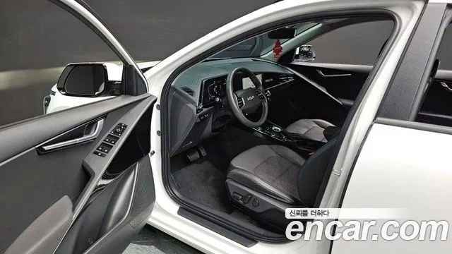 Kia Di Ol Nu Niro 2023 Белый из Кореи, фото 2