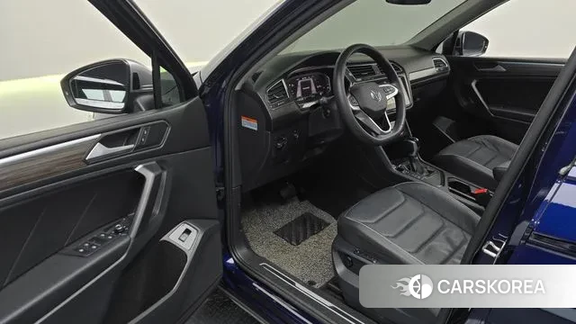 Volkswagen Tiguan Allspace 2023 Синий из Кореи, фото 2