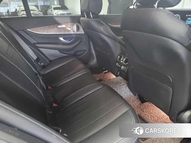 Mercedes-Benz E-Class W213 2023 Серый из Кореи, фото 2