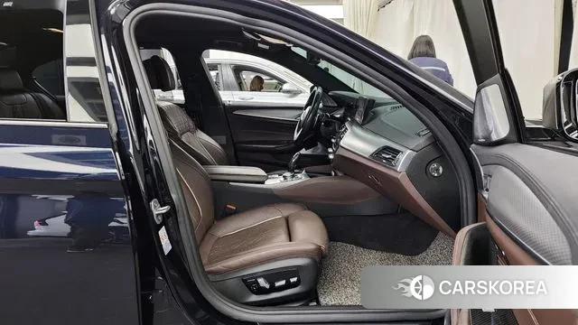 BMW 5 Series (G30) 2019 Черный из Кореи, фото 2