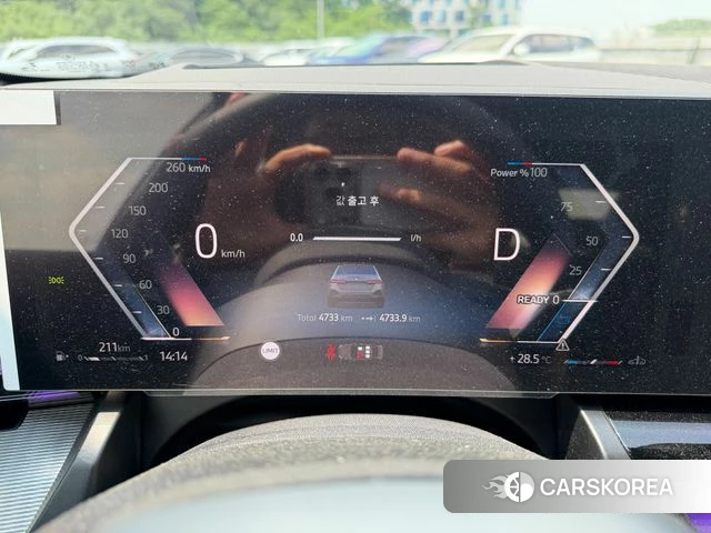 BMW 5 Series (G60) 2026 Светло-серебряный цвет из Кореи, фото 2