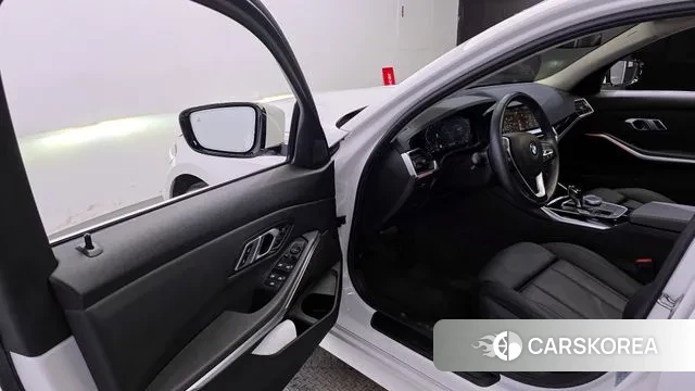 BMW 3 Series (G20) 2021 Белый из Кореи, фото 2