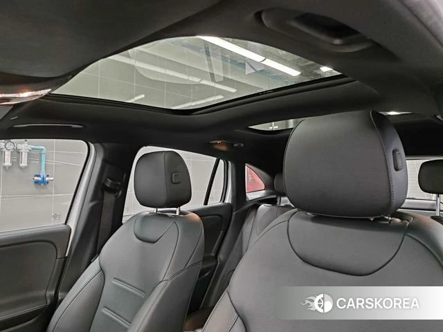 Mercedes-Benz GLA 2023 Белый из Китая, фото 2