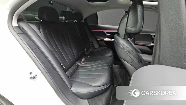 Mercedes-Benz E-Class W214 2025 Белый из Кореи, фото 2