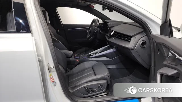 Audi A3 (8Y) 2025 Белый из Кореи, фото 2