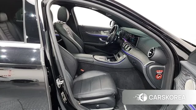 Mercedes-Benz E-Class W213 2022 Черный из Кореи, фото 2