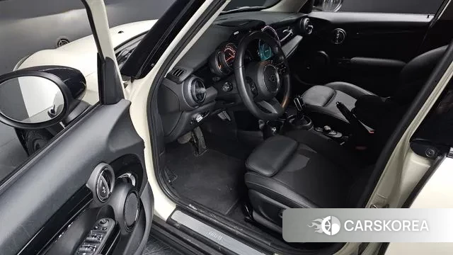 Mini Cooper 2021 Жемчужный цвет из Кореи, фото 2