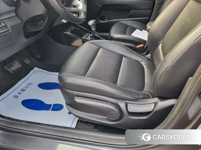 Kia Stonic 2018 Серый из Кореи, фото 2