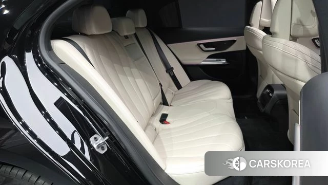 Mercedes-Benz E-Class W214 2025 Черный из Кореи, фото 2