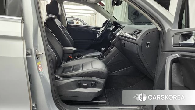 Volkswagen Tiguan second Generation 2018 Серебристо-серый из Кореи, фото 2