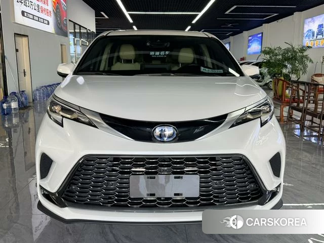 Toyota Grevia 2024 Белый из Китая, фото 2
