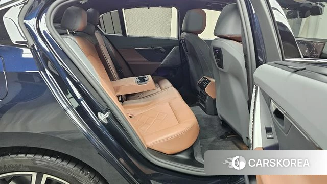 BMW 5 Series (G60) 2025 Черный из Кореи, фото 2
