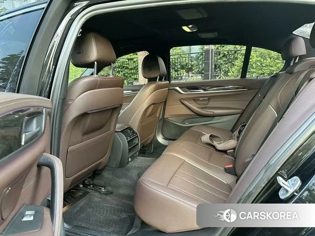 BMW 5 series 2022 Черный из Китая, фото 2