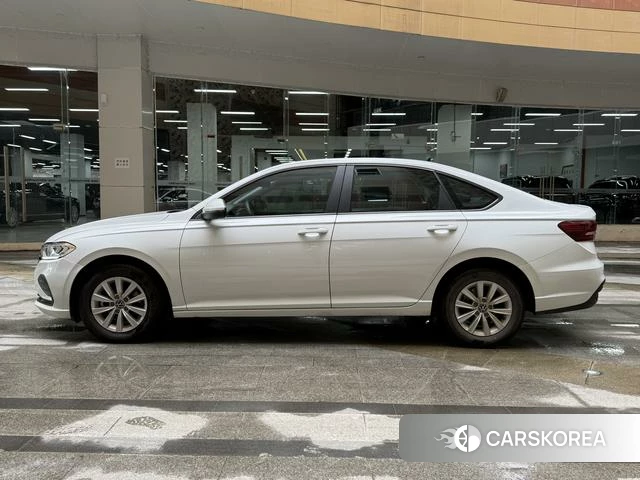 Volkswagen Lavida 2023 Белый из Китая, фото 2