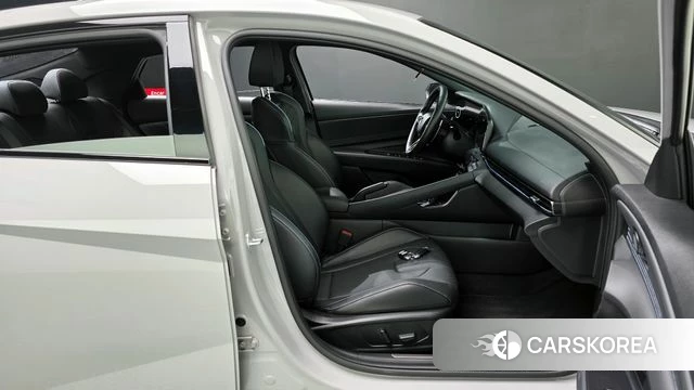 Hyundai Avante (CN7) 2021 Серебристо-серый из Кореи, фото 2