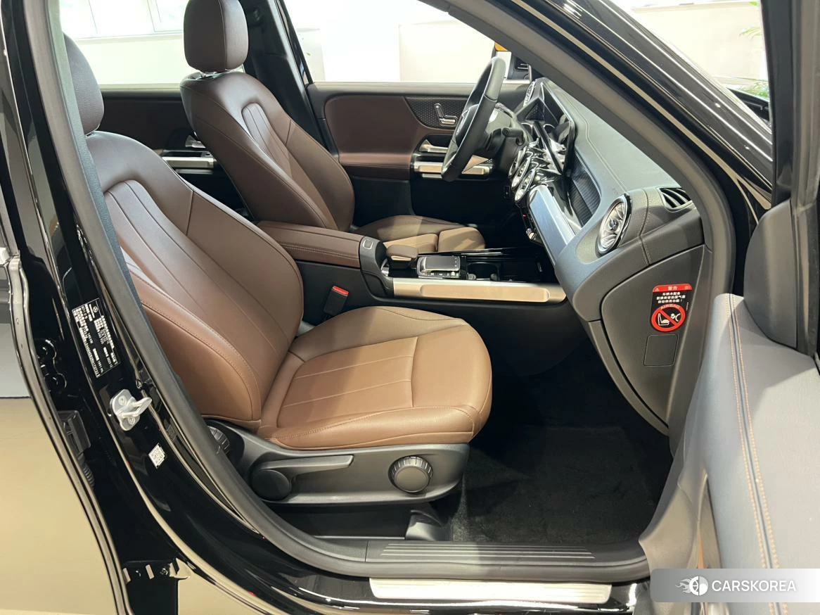 Mercedes-Benz GLB 2023 Черный из Китая, фото 2