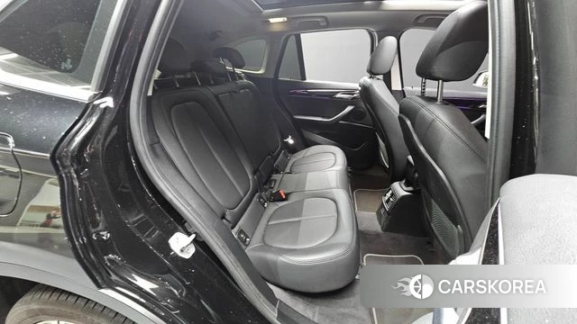 BMW X1 (F48) 2021 Черный из Кореи, фото 2