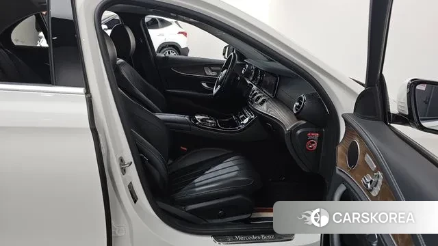 Mercedes-Benz E-Class W213 2020 Белый из Кореи, фото 2