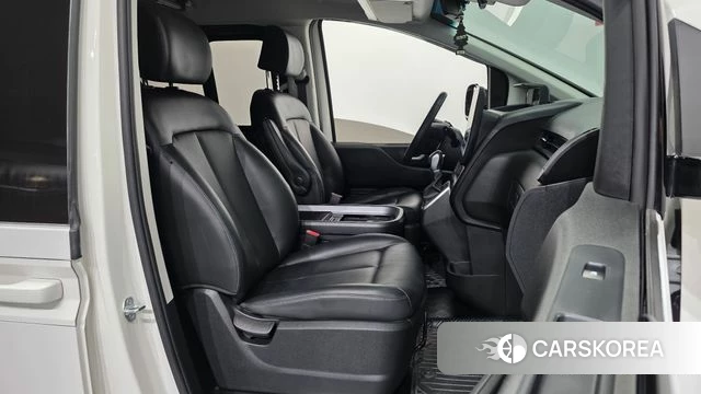 Hyundai Staria 2023 Белый из Кореи, фото 2