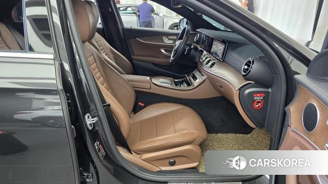 Mercedes-Benz E-Class W213 2021 Серый из Кореи, фото 2