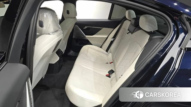BMW 5 Series (G60) 2025 Черный из Кореи, фото 2