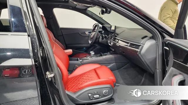 Audi S4 (B9) 2023 Черный из Кореи, фото 2