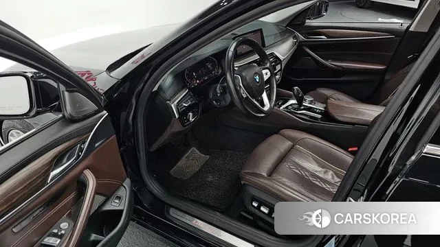 BMW 5 Series (G30) 2020 Черный из Кореи, фото 2