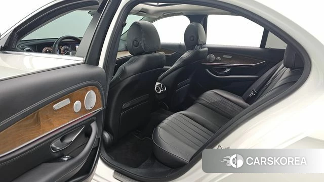 Mercedes-Benz E-Class W213 2019 Белый из Кореи, фото 2