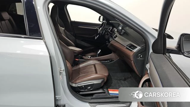 BMW X2 (F39) 2021 Светло-серебряный цвет из Кореи, фото 2